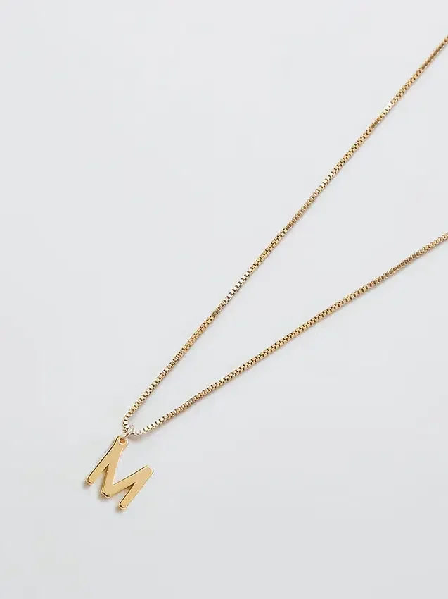Collar delicado con iniciales de Admiral Row