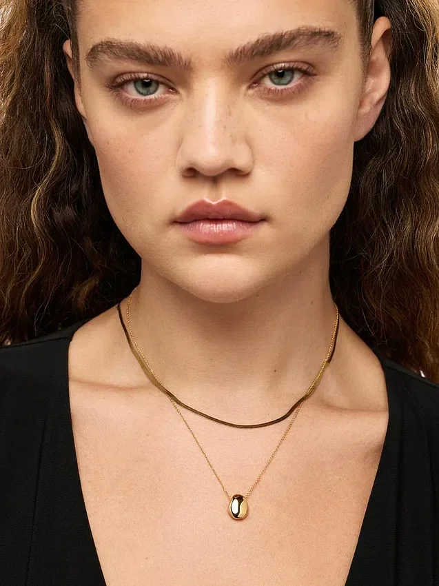 Collar Mini Pebble de oro de Ana Luisa