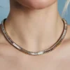 Collar tipo tenis con corazón en forma de baguette