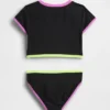Conjunto de dos piezas de traje de baño con camiseta protectora para niños
