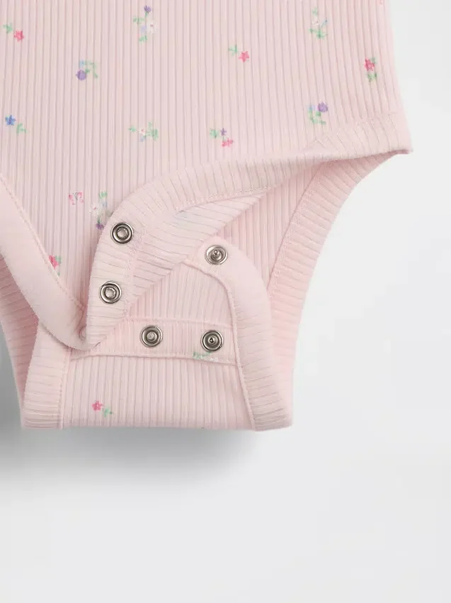 Conjunto de pantalones cortos y body «Grow-With-Me» de Tinyrib para bebé