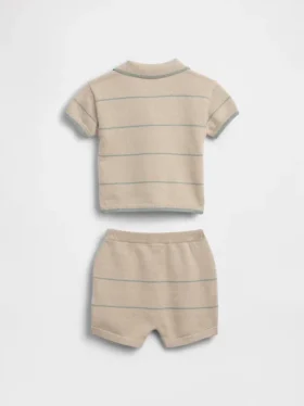 Conjunto de polo y shorts a rayas para bebé