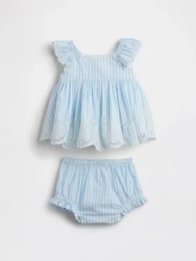 Conjunto de ropa para bebé con ojales