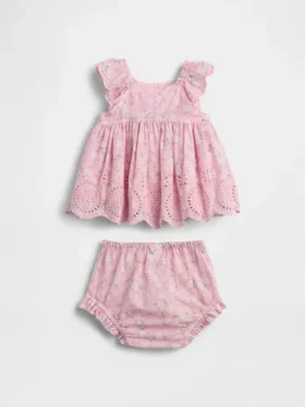 Conjunto de ropa para bebé con ojales