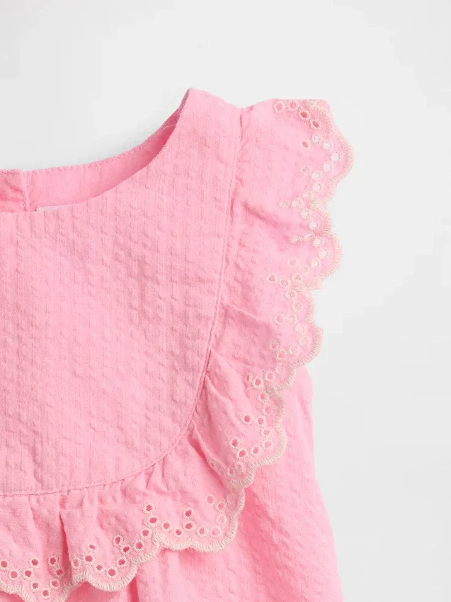 Conjunto para bebé con volantes y ojales