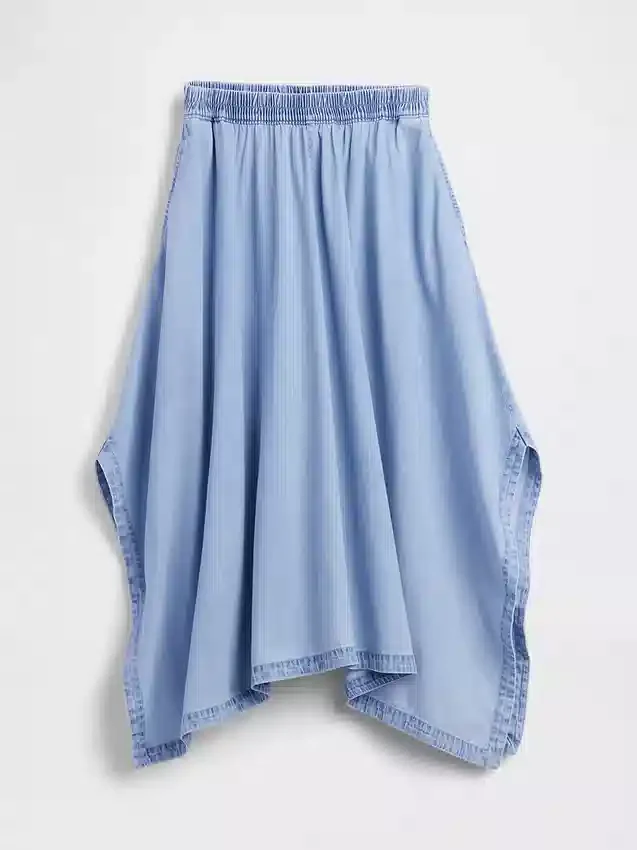 Falda midi de mezclilla con corte en forma de pañuelo