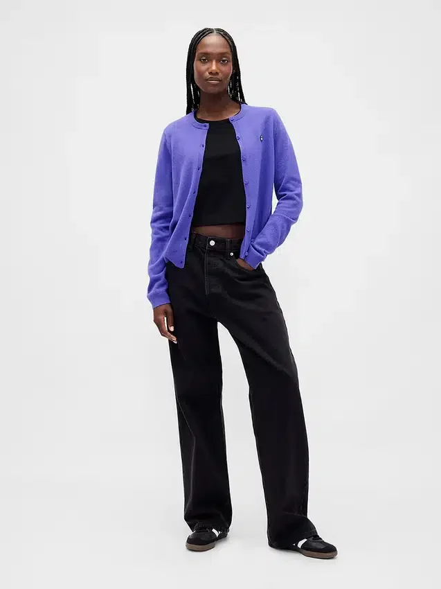 GAP × Disney: «La pesadilla antes de Navidad» de Tim Burton, cárdigan CashSoft con calaveras