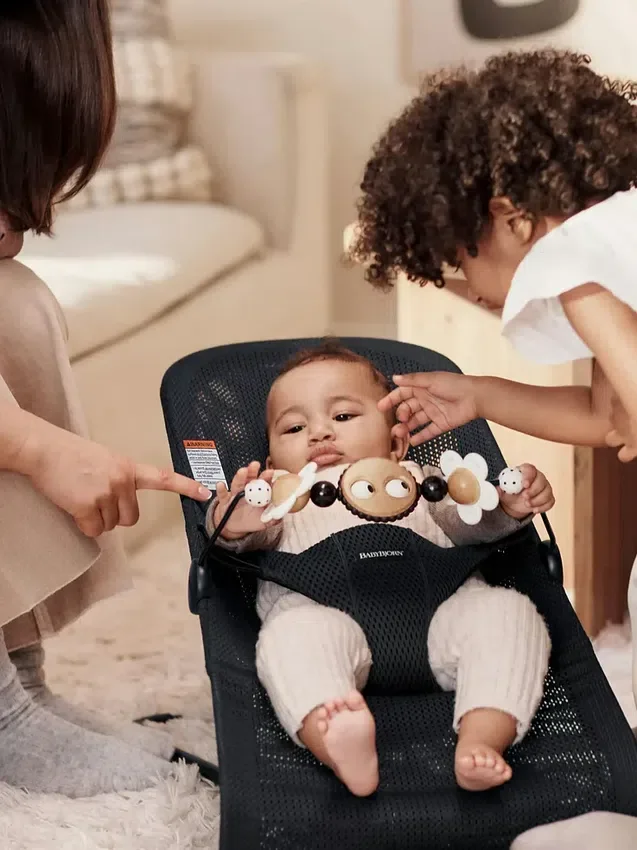 Hamaca para bebé BabyBjörn con juguete de ojos saltones