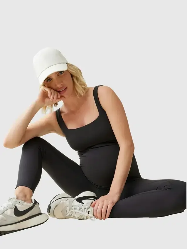 Ingrid e Isabel: el mono deportivo largo negro premamá