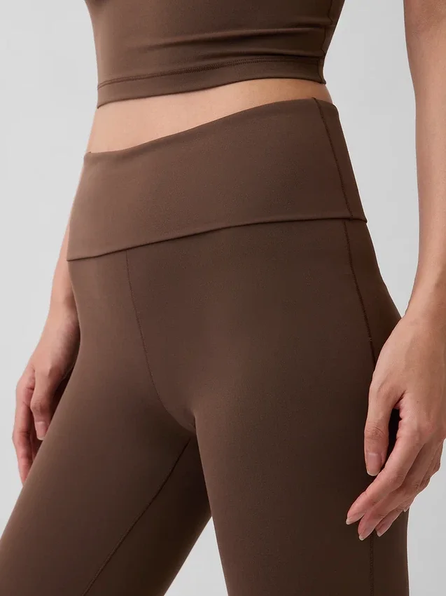 Leggings GapFit Smooth con cintura doblada y corte mini acampanado