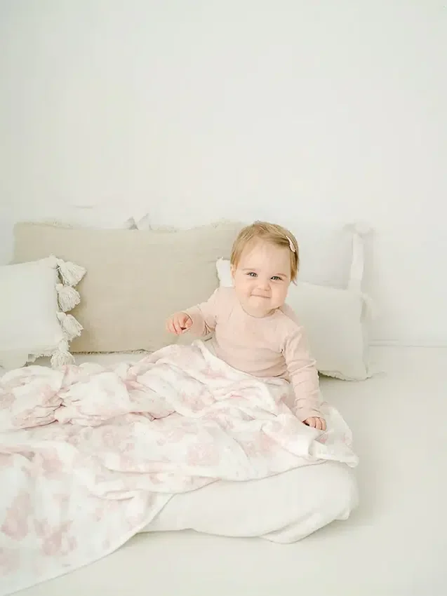Manta de bambú para bebé «Spring Toile» de The Gilded Bird