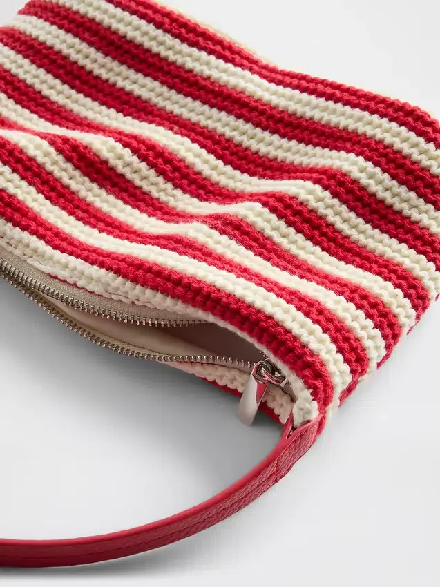 Mini bolso de rayas de ganchillo