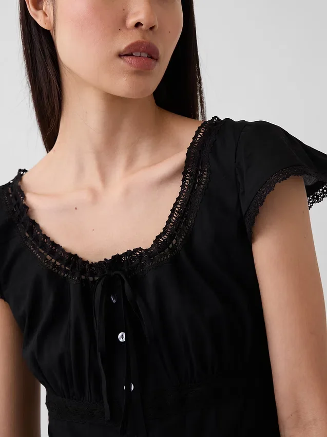 Mini vestido con cuello redondo y ribete de encaje