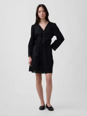 Mini vestido con ribete de encaje