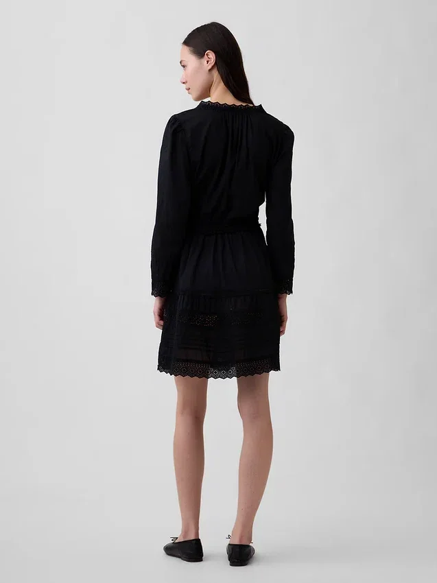 Mini vestido con ribete de encaje