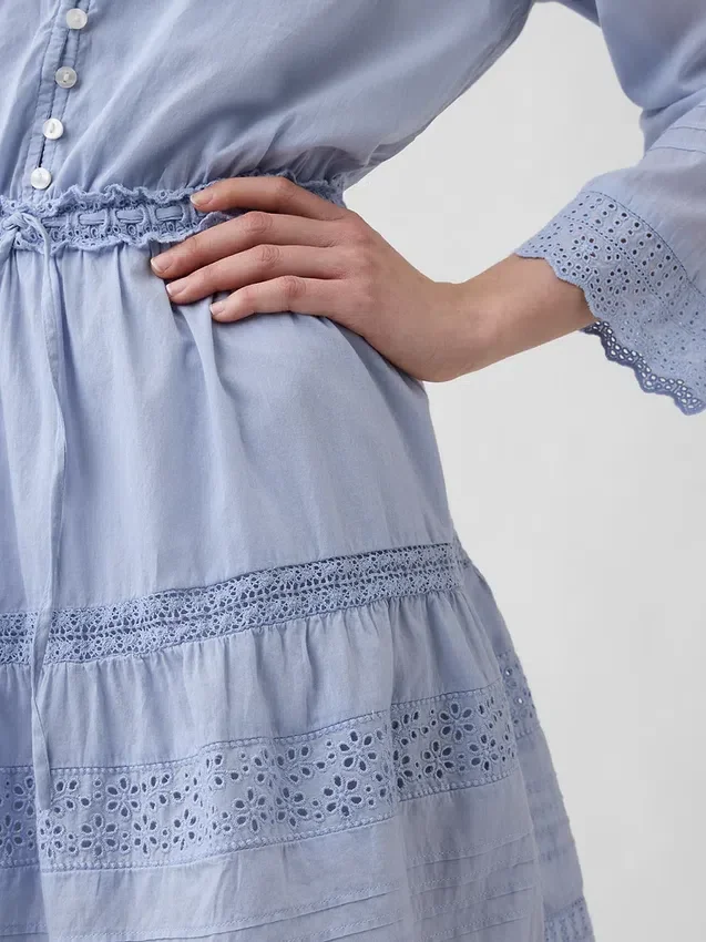 Mini vestido con ribete de encaje