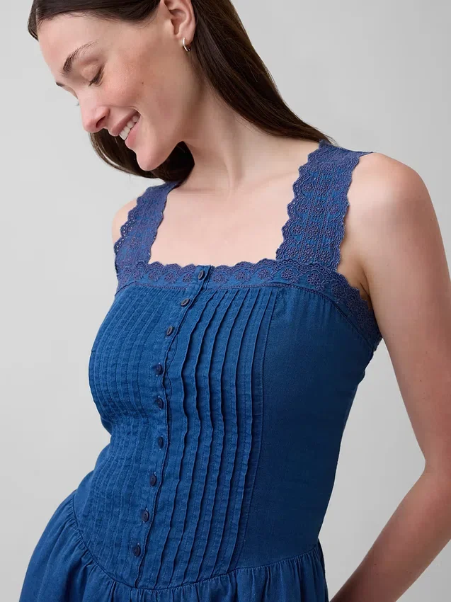 Mini vestido de cintura baja con pinzas