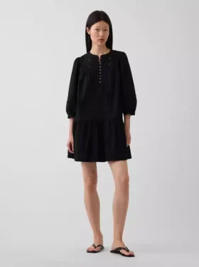 Mini vestido de cintura baja con ribete de encaje