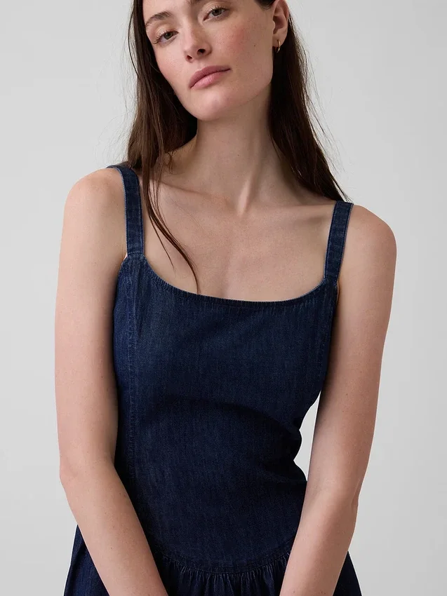 Mini vestido de mezclilla con cintura baja