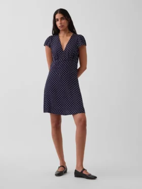 Mini vestido estampado con cuello en V