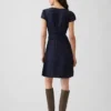 Mini vestido estampado con cuello en V