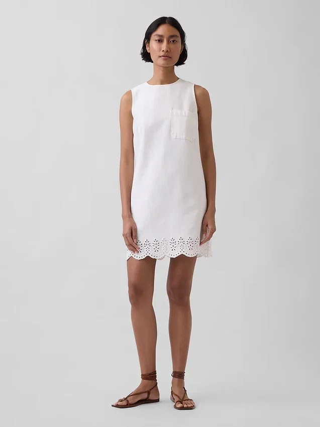 Mini vestido recto con dobladillo de ojales