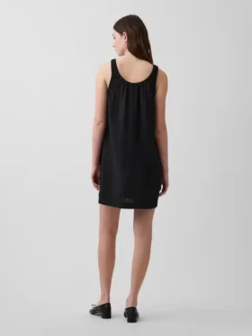 Minivestido con botones en el frente