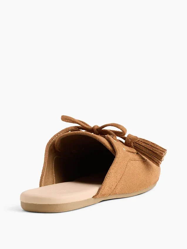 Mules veganas de gamuza con borlas