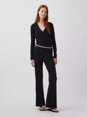 Pantalones acampanados modernos de canalé ancho