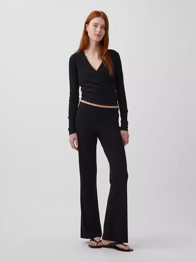 Pantalones acampanados modernos de canalé ancho