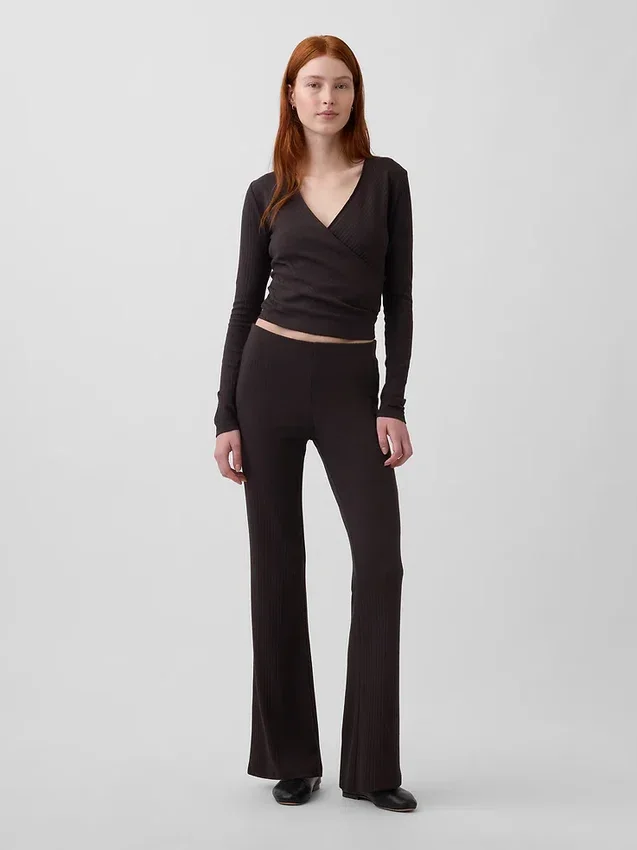 Pantalones acampanados modernos de canalé ancho
