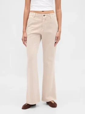 Pantalones caqui acampanados de talle bajo y corte holgado
