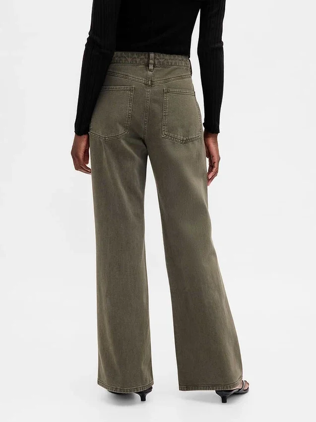 Pantalones caqui acampanados de talle bajo y corte holgado