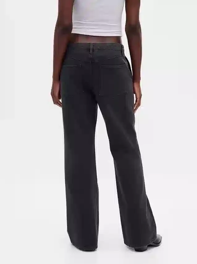 Pantalones caqui acampanados de talle bajo y corte holgado