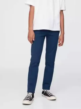 Pantalones caqui ajustados de uniforme para niños