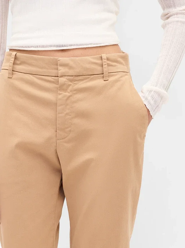 Pantalones caqui de talle medio