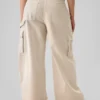 Pantalones caqui holgados de estilo cargo de talle medio