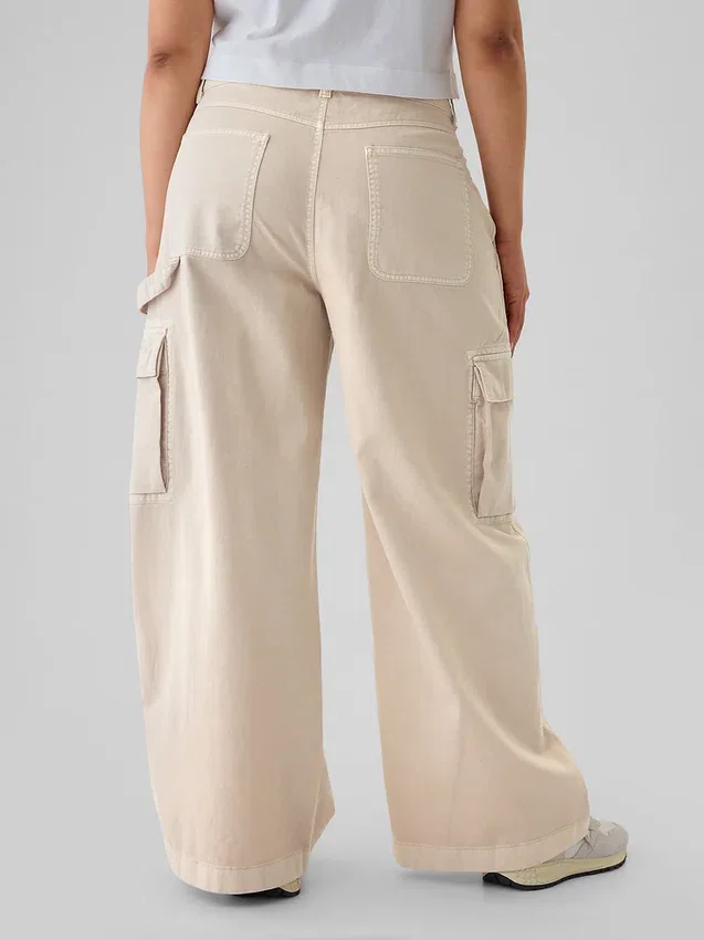 Pantalones caqui holgados de estilo cargo de talle medio