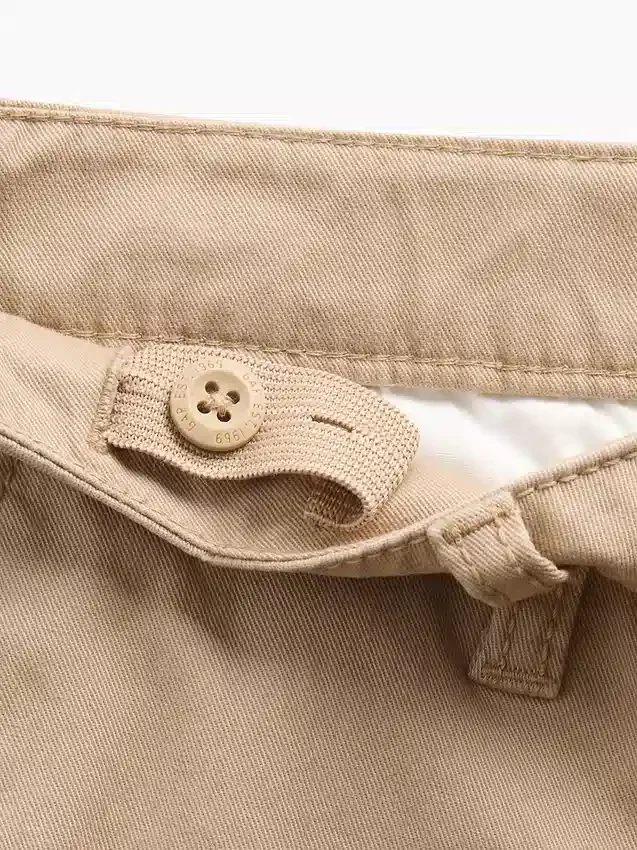 Pantalones caqui holgados de estilo moderno para niños