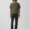 Pantalones caqui modernos de corte ajustado