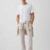 Pantalones caqui modernos de corte ajustado