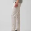Pantalones caqui modernos de corte ajustado