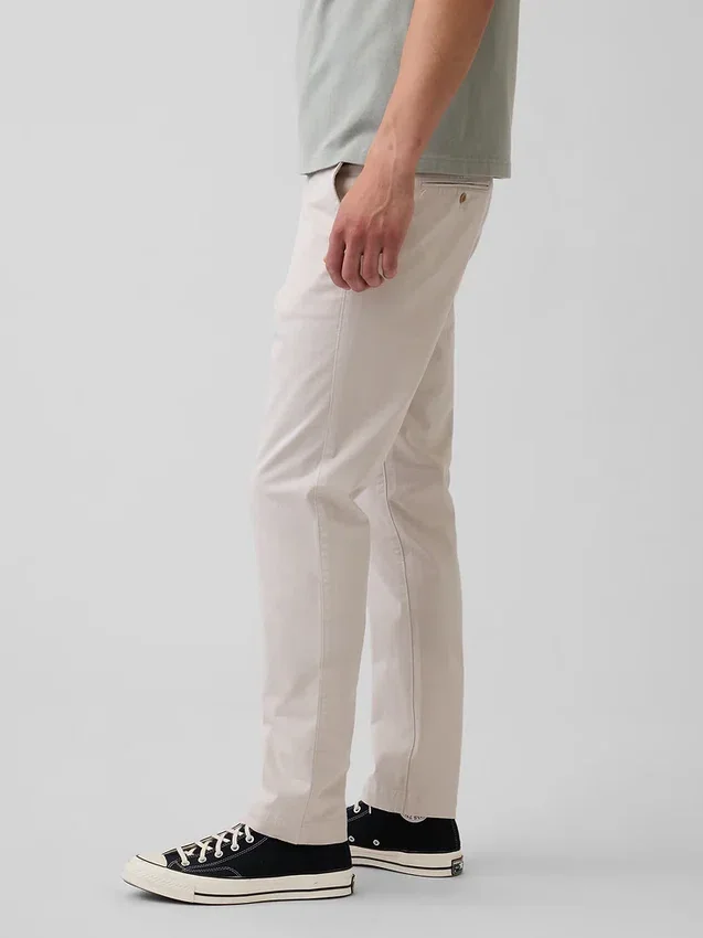Pantalones caqui modernos de corte ajustado