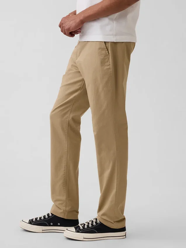Pantalones caqui modernos de corte ajustado