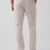 Pantalones caqui modernos de corte ajustado