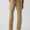 Pantalones caqui modernos de corte ajustado