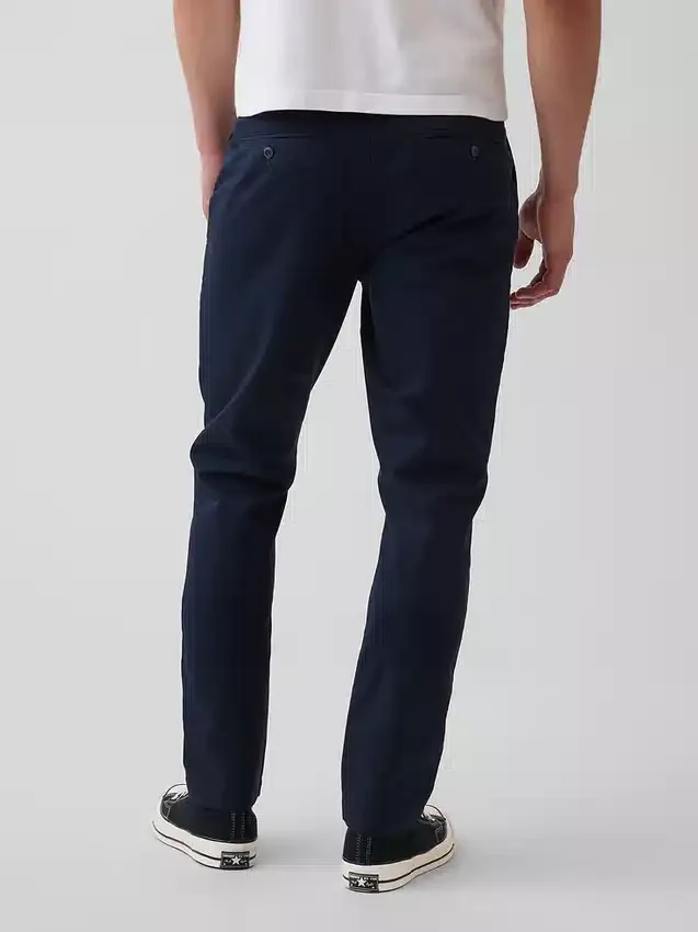 Pantalones caqui modernos de corte ajustado