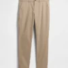 Pantalones caqui modernos de corte ajustado