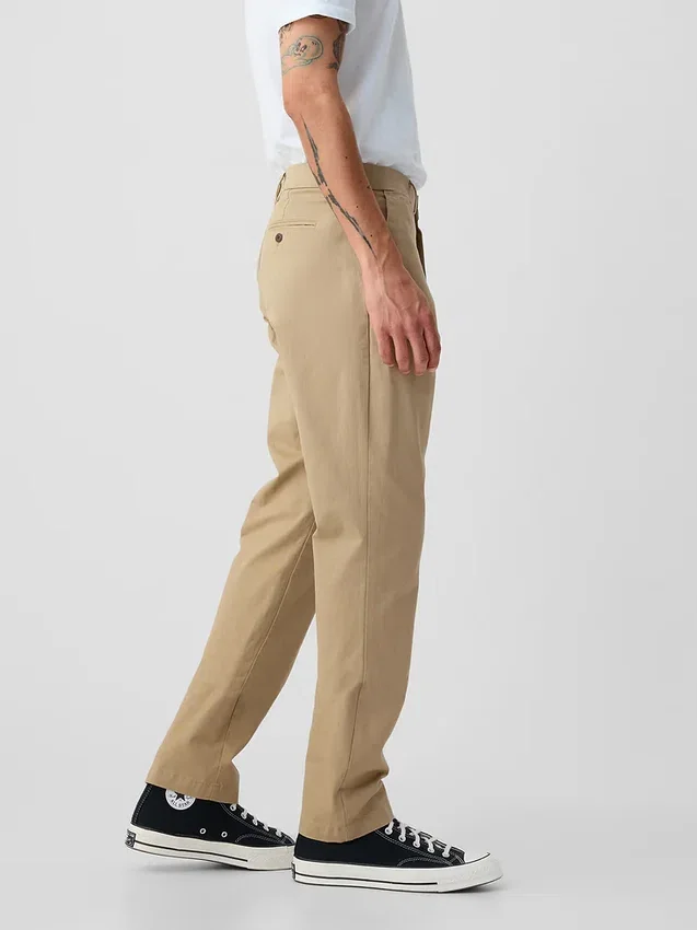 Pantalones caqui modernos de corte cónico