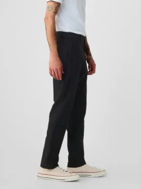 Pantalones caqui modernos de corte cónico